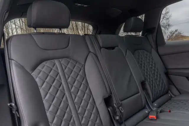 Audi Q7 view 29