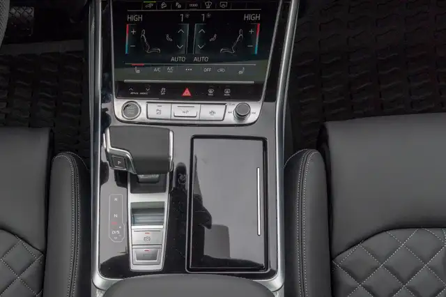 Audi Q7 view 20