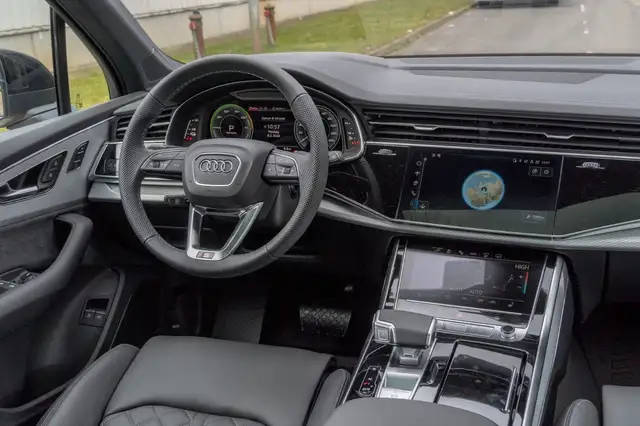 Audi Q7 view 15