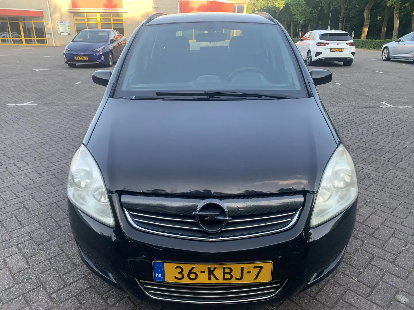 Opel Zafira Zeee mooie (NL)Opel Zafira 1.8 2e eigenaar NAP! Zwart - 1