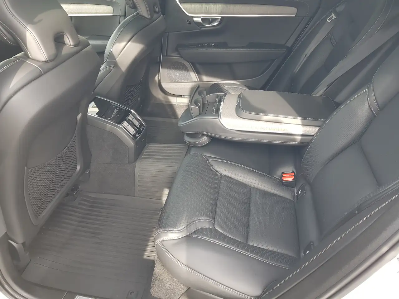 Volvo S90 снимка Volvo S90