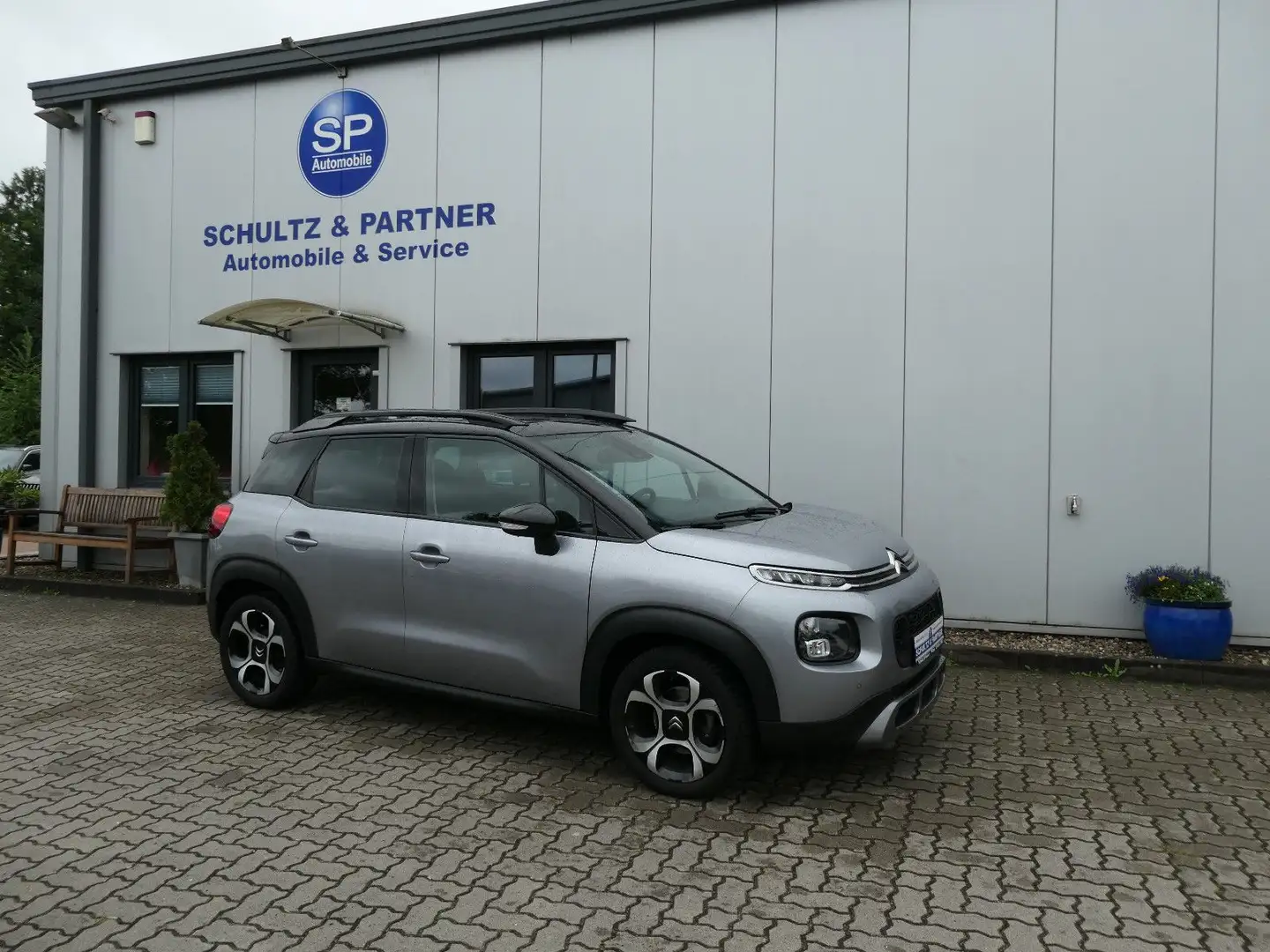 Citroen C3 Aircross Shine Pack // 1.Hd., Scheckh., R-Cam Grijs - 1
