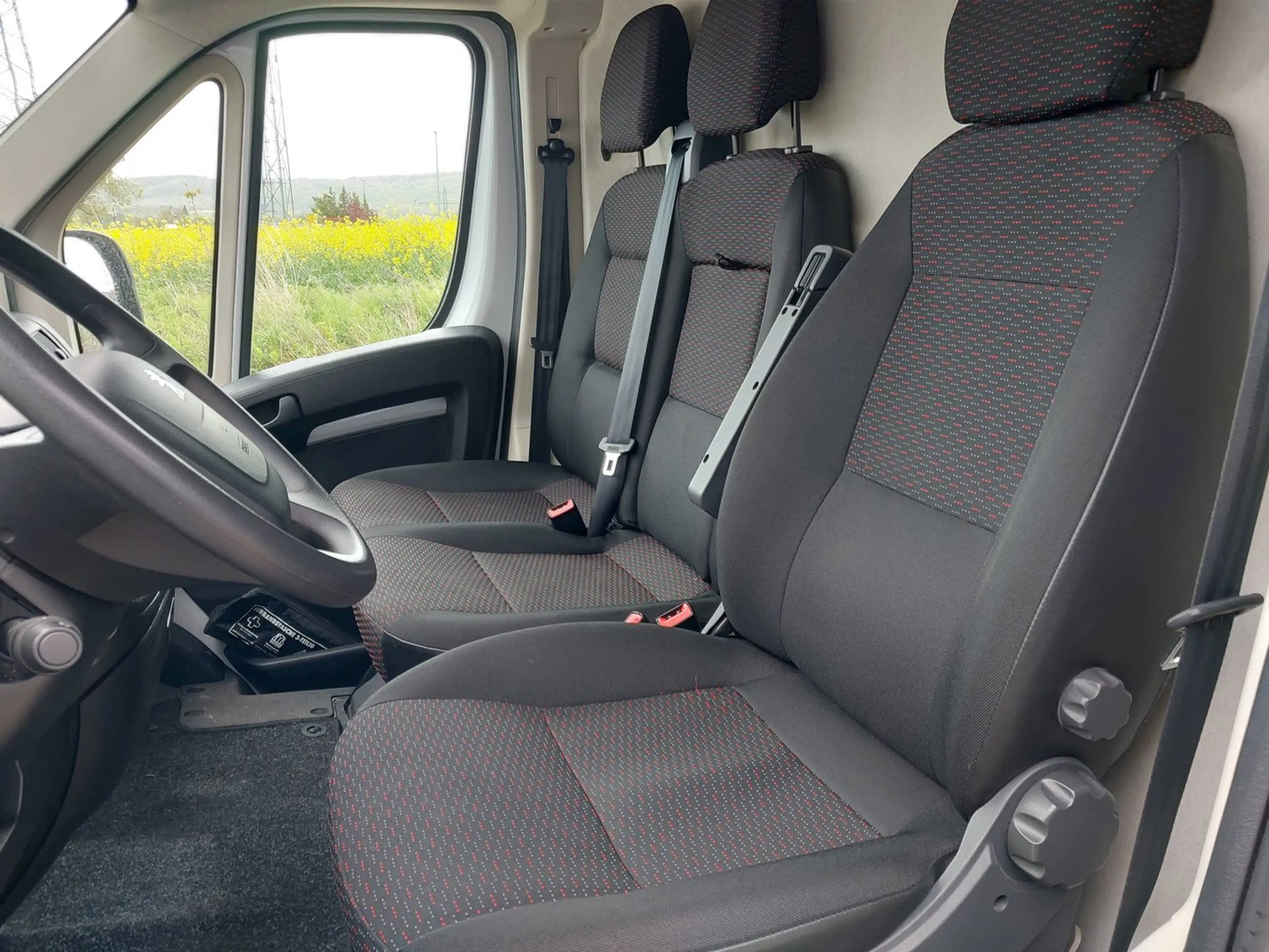 Peugeot Boxer Kasten Hochraum 2.2 BlueHdi 335 L3H2 Premium 165 — photo 11