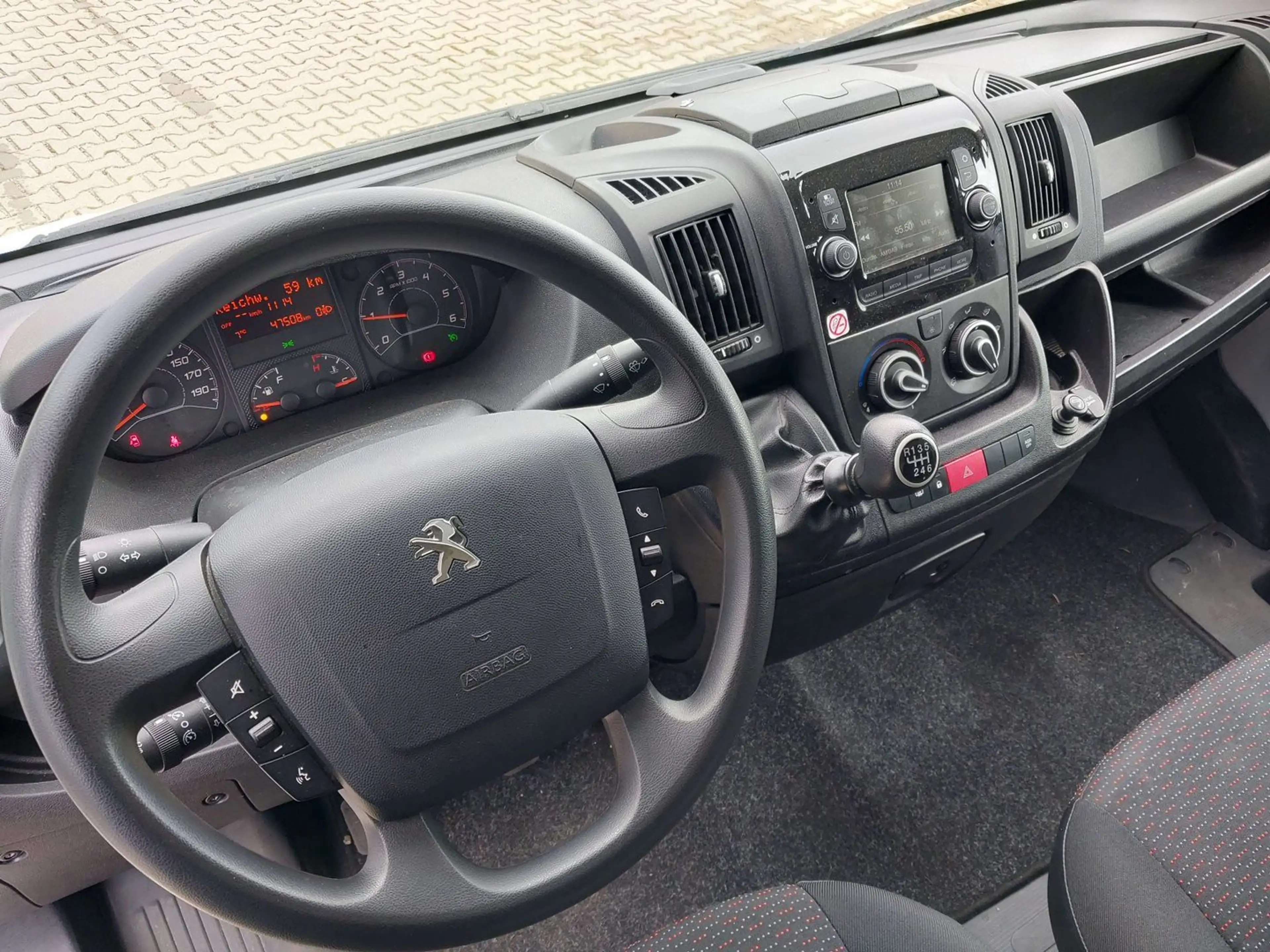 Peugeot Boxer Kasten Hochraum 2.2 BlueHdi 335 L3H2 Premium 165 — photo 8