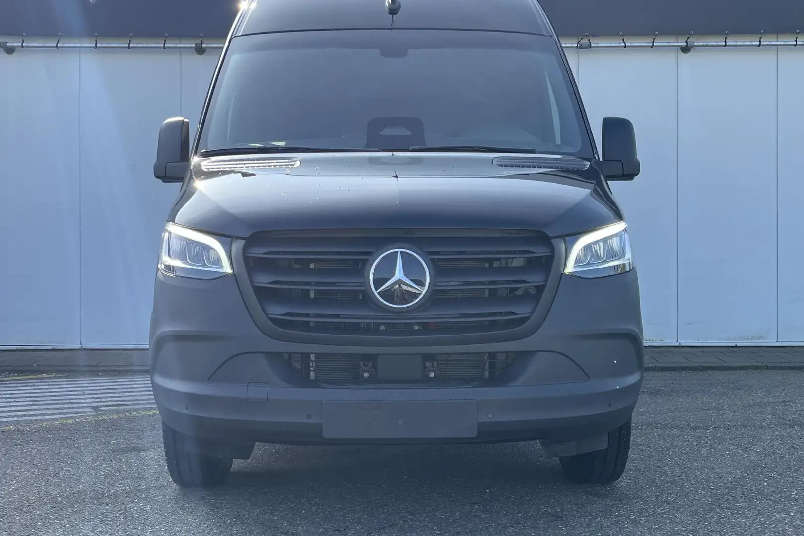 Mercedes-Benz 320 eSprinter L2/H2 Pro 81kWh | Winterpakket | High-pe Schwarz - 2