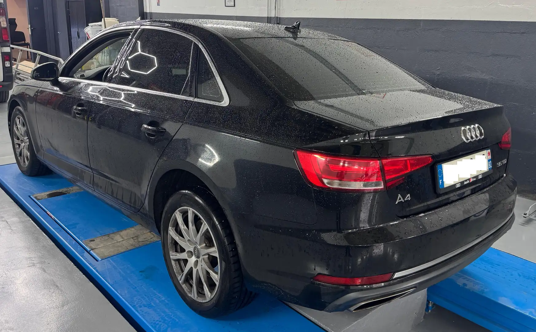 Audi A4 35 TDI 150 S tronic 7 Business Line Noir - 1