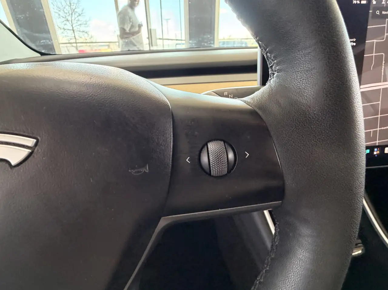 Tesla Model 3 снимка Tesla Model 3