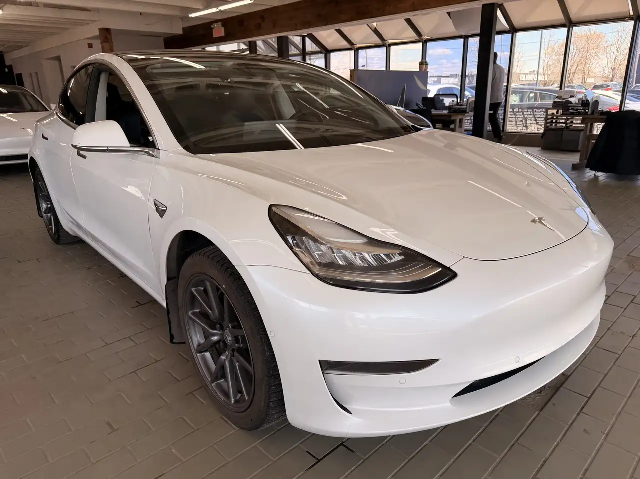 Tesla Model 3 снимка Tesla Model 3