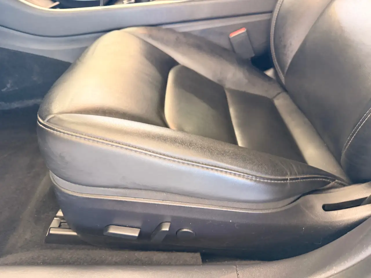 Tesla Model 3 снимка Tesla Model 3