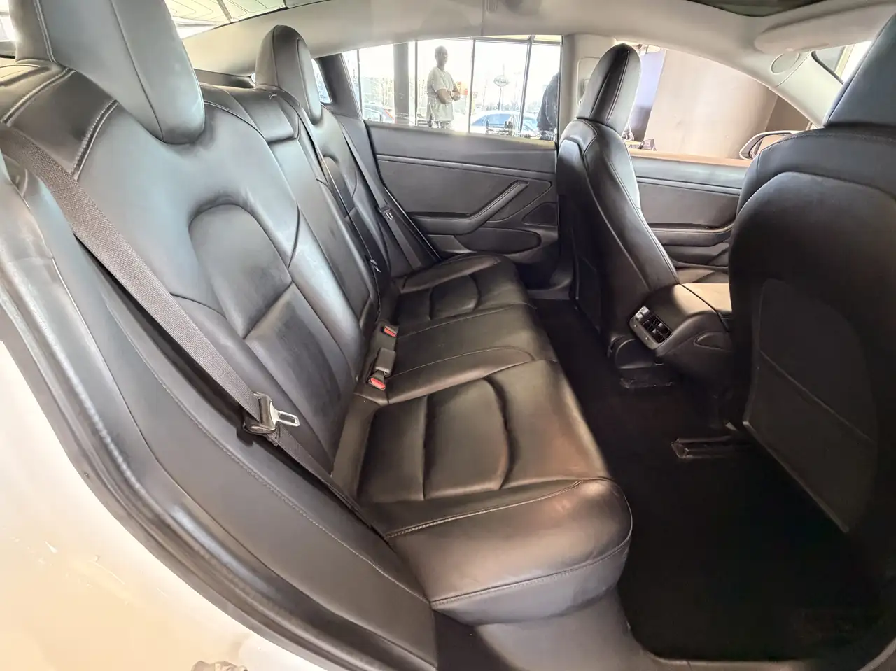 Tesla Model 3 снимка Tesla Model 3