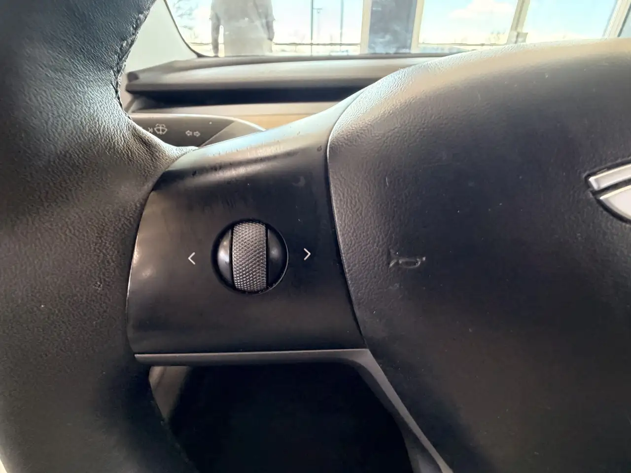 Tesla Model 3 снимка Tesla Model 3
