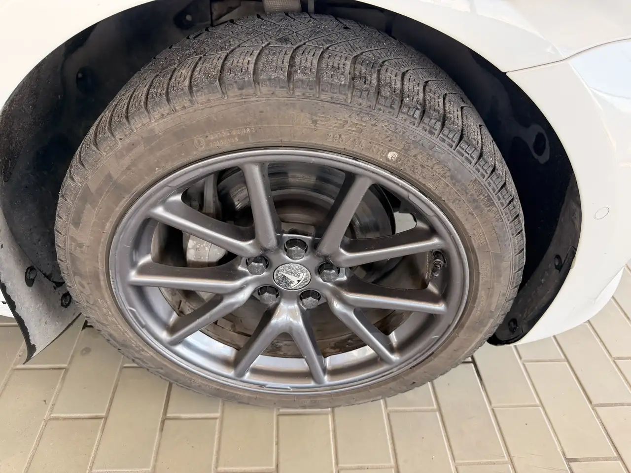 Tesla Model 3 снимка Tesla Model 3