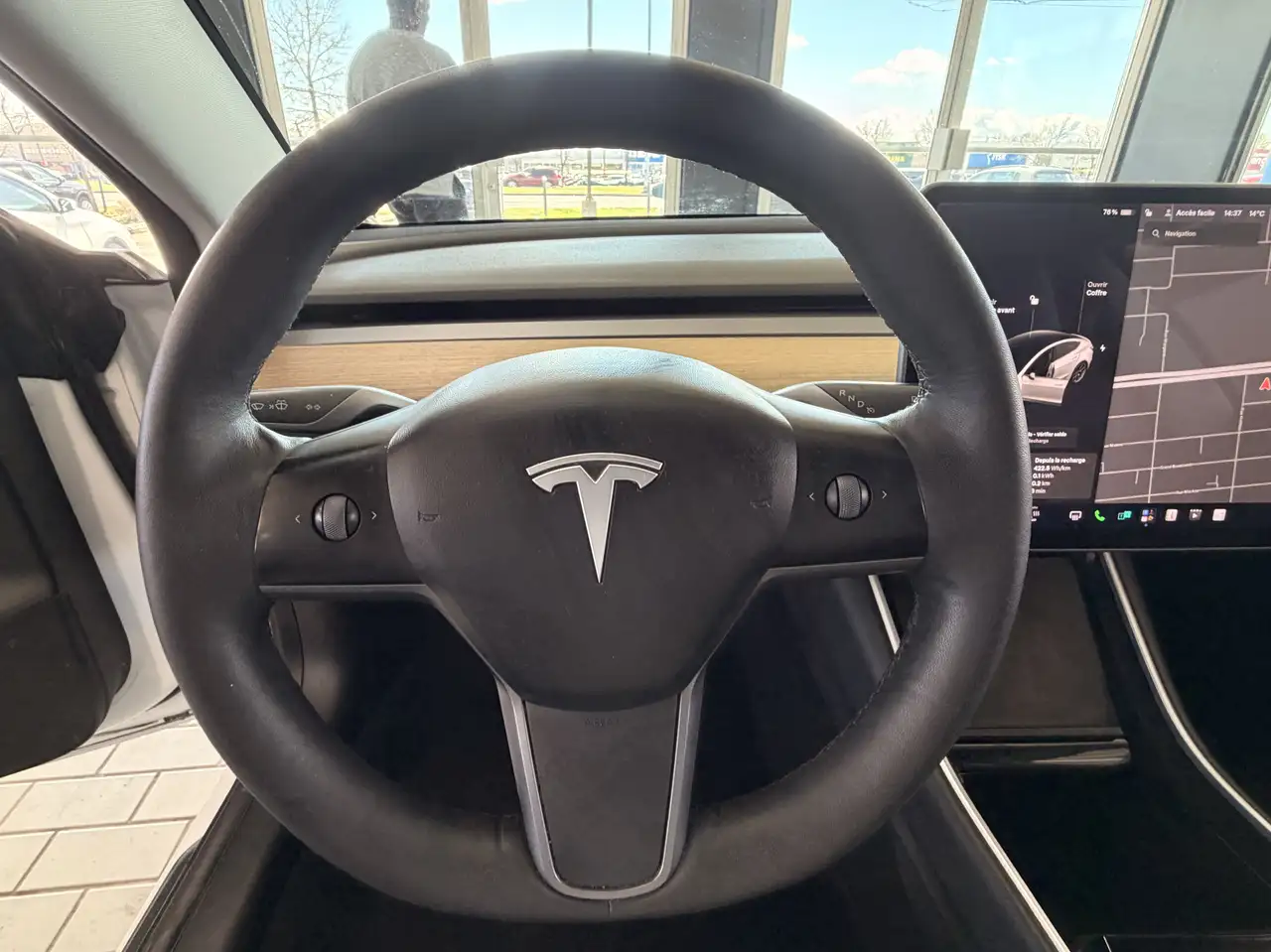 Tesla Model 3 снимка Tesla Model 3