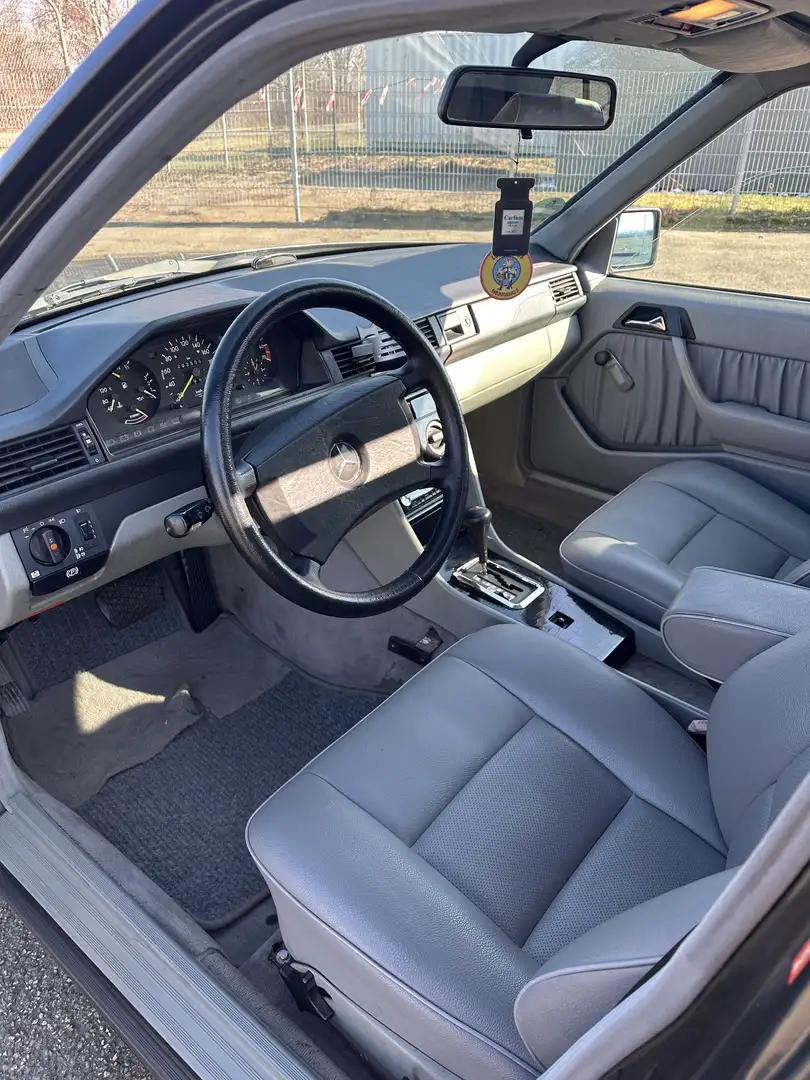 Mercedes-Benz E 230 Schiebedach,H Kenzeichen,Automatik,Gepflegt,Tüv - 2