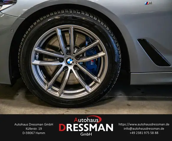 BMW 5 Series view 8