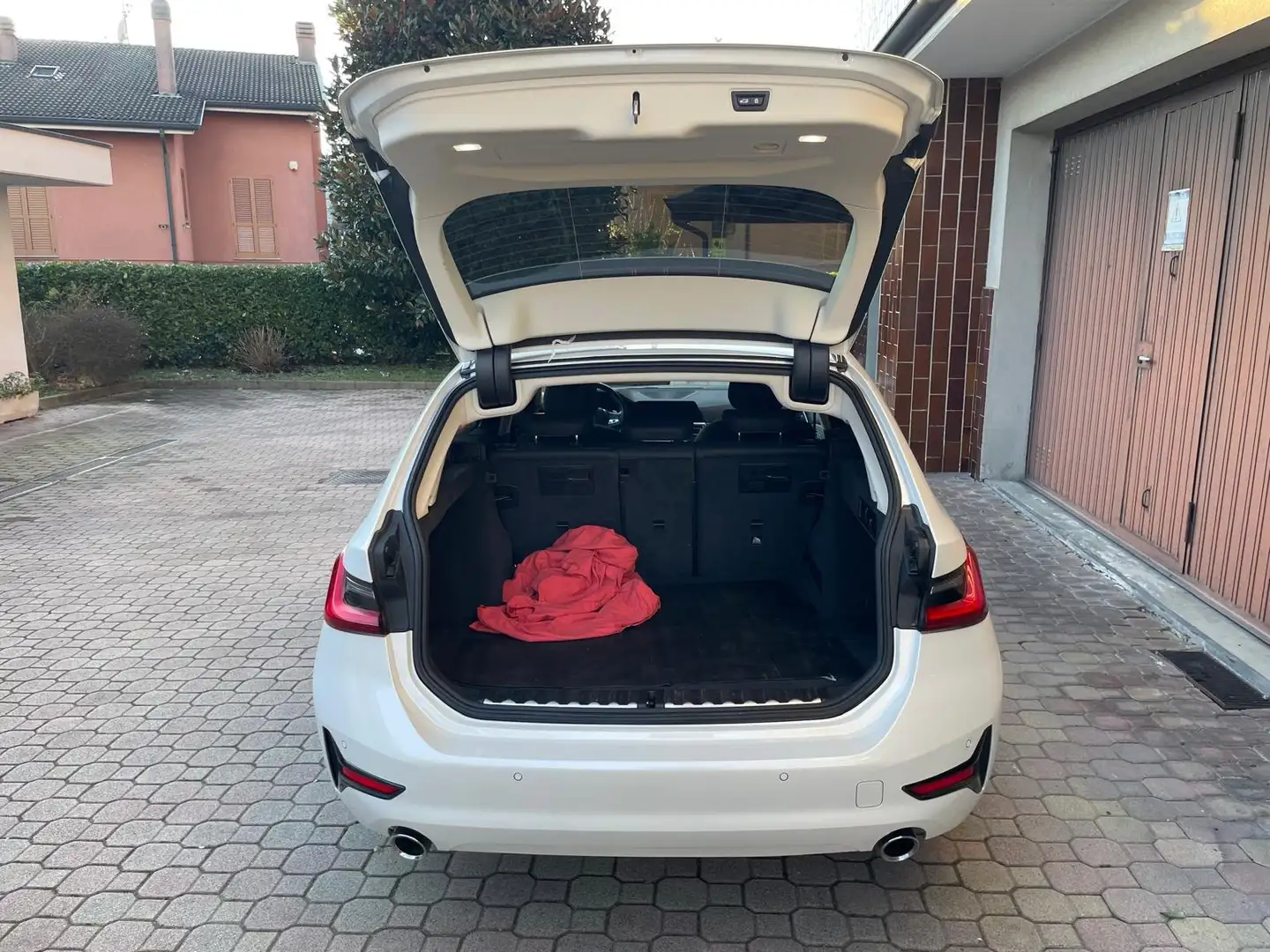 BMW 330 Serie 3 G21 2019 Touring 330i Touring auto Bianco - 2