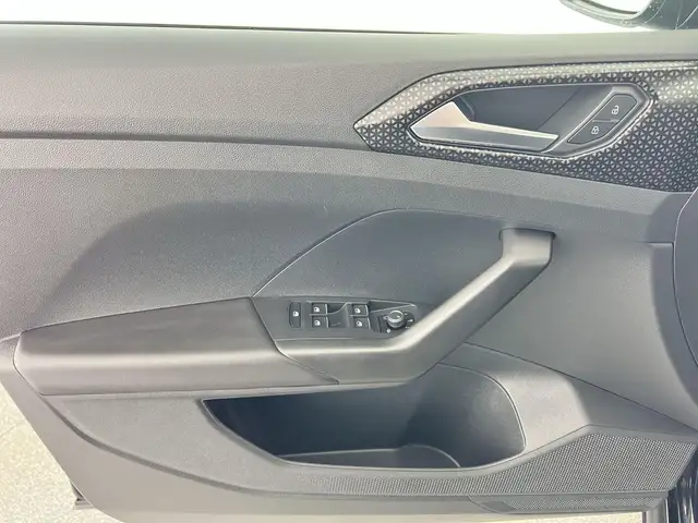 Volkswagen T-Cross view 11