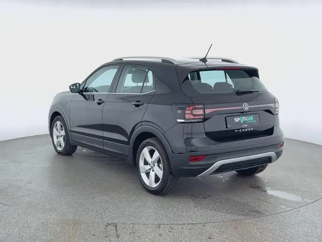 Volkswagen T-Cross view 5