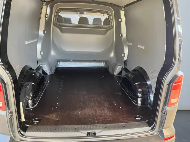 Volkswagen Transporter view 14