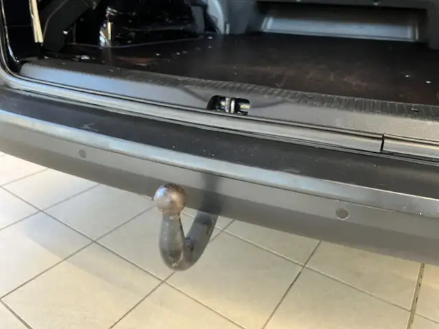 Volkswagen Transporter view 16