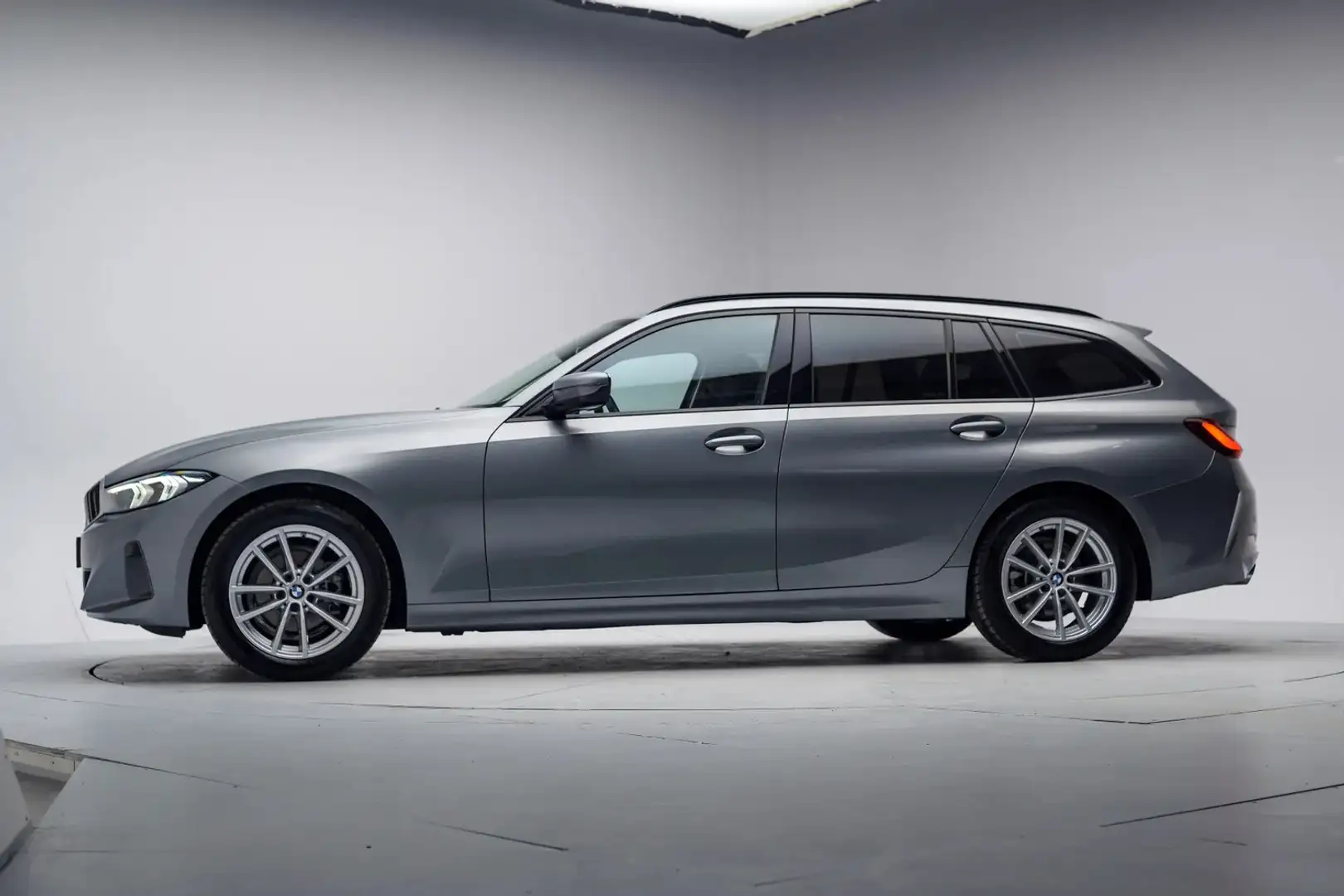 BMW 318 3-serie 318i Executive NW-Model Aut. [ Widescreen- Grijs - 2