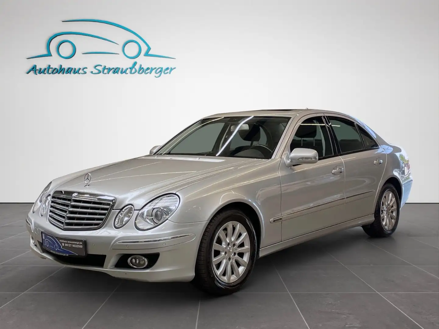 Mercedes-Benz E 230 E -Klasse Lim. E 230 srebrna - 2