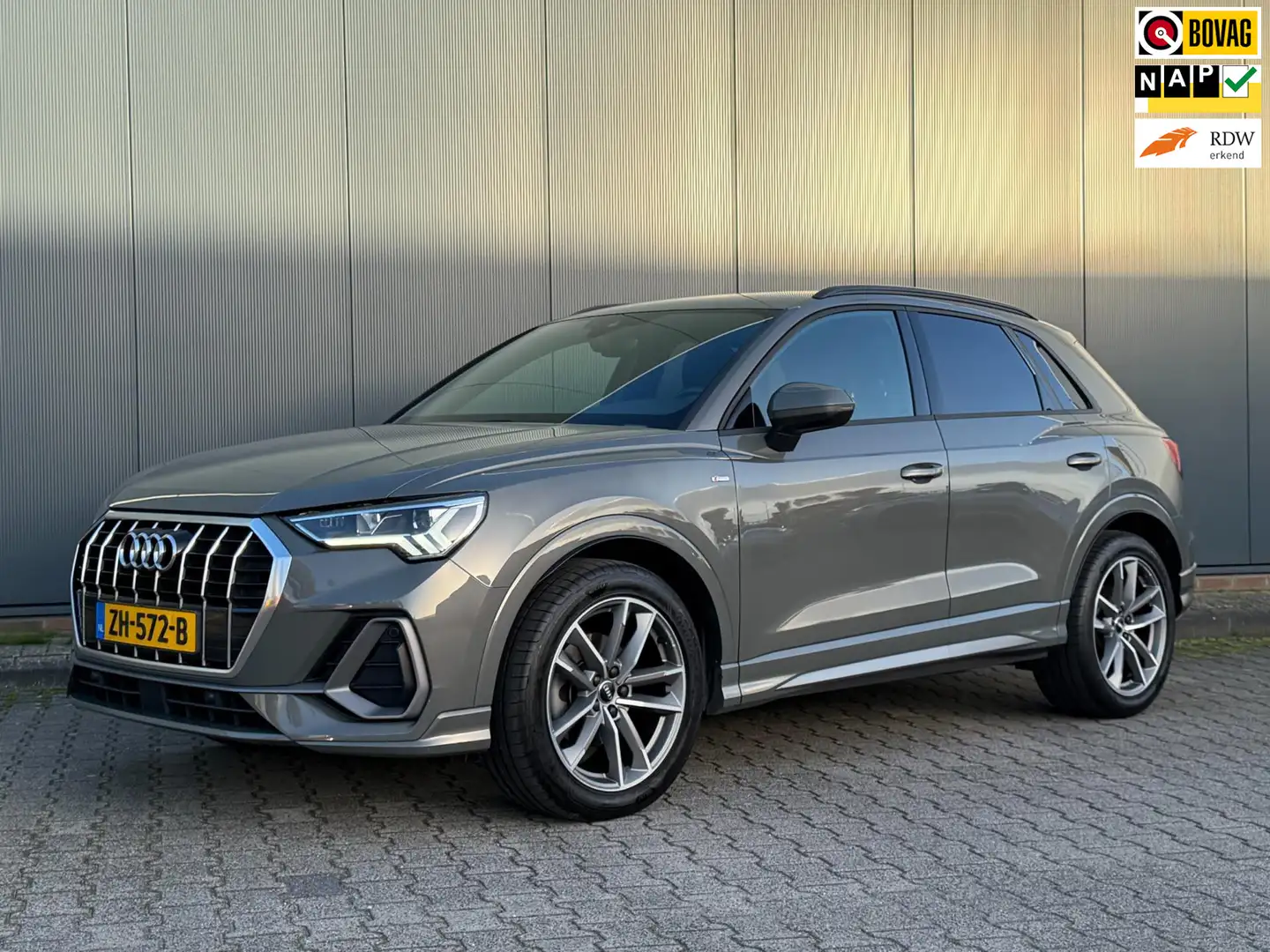 Audi Q3 35 TFSI S Line | Matrix LED | Elektrische achterkl Grijs - 1