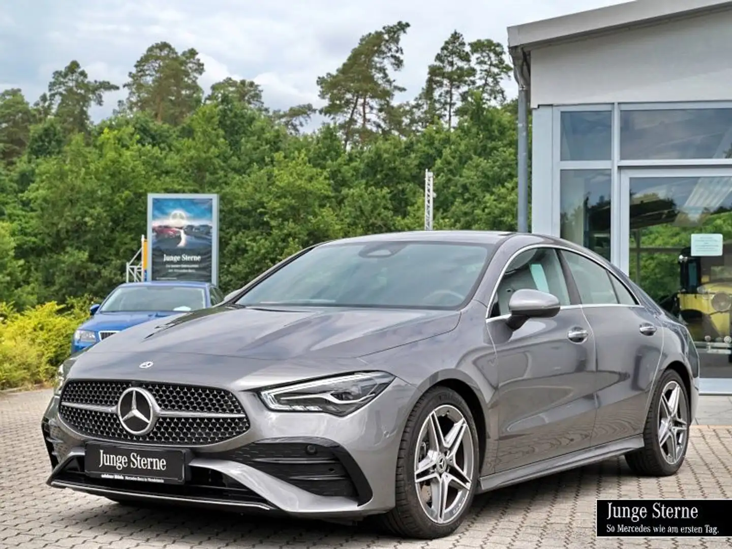 Mercedes-Benz CLA 200 AMG-ADVP DISTRONIC+AMBIENTE+KAMERA+KEYLE Grijs - 2