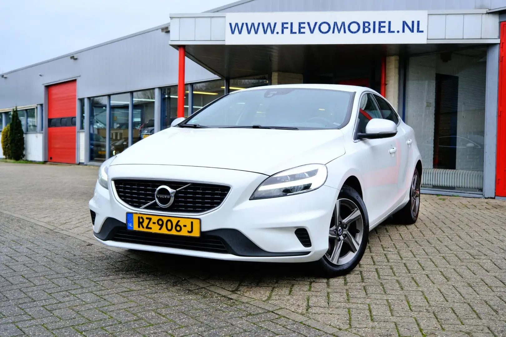 Volvo V40 2.0 D3 Business Sport R-design Navi|Leder-Alcantar Blanc - 1
