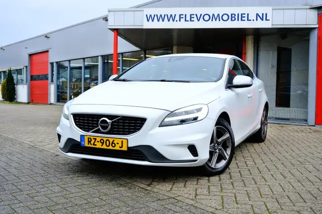 Volvo V40 2.0 D3 Business Sport R-design Navi|Leder-Alcantar