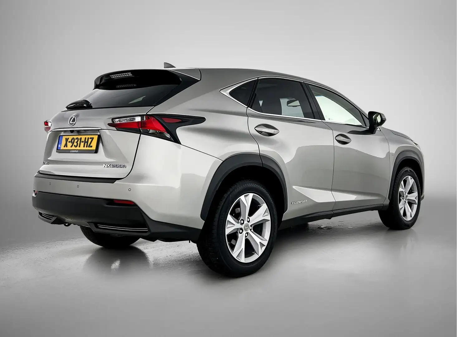 Lexus NX 300h AWD President Line Grau - 2