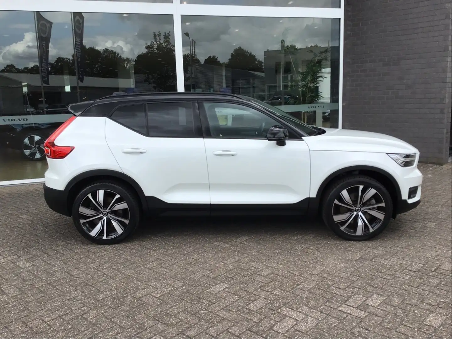 Volvo XC40 Recharge P8 AWD RDesign 1e Eigenaar Lounch Pack/Le Blanc - 2