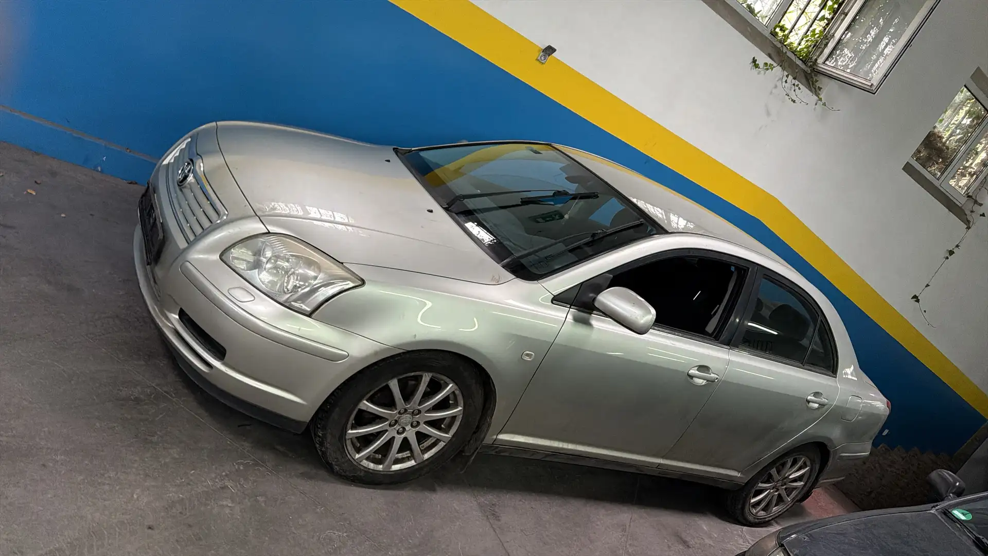 Toyota Avensis 1.6i VVT-i 16v L. Natura@Travel (Fleet) Grijs - 2