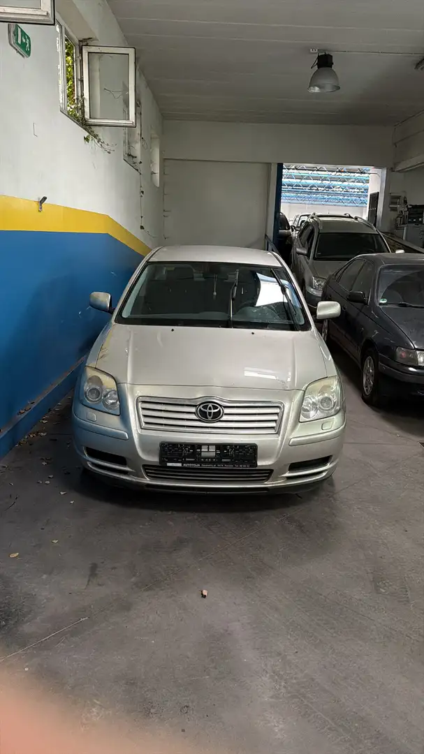 Toyota Avensis 1.6i VVT-i 16v L. Natura@Travel (Fleet) Grijs - 1