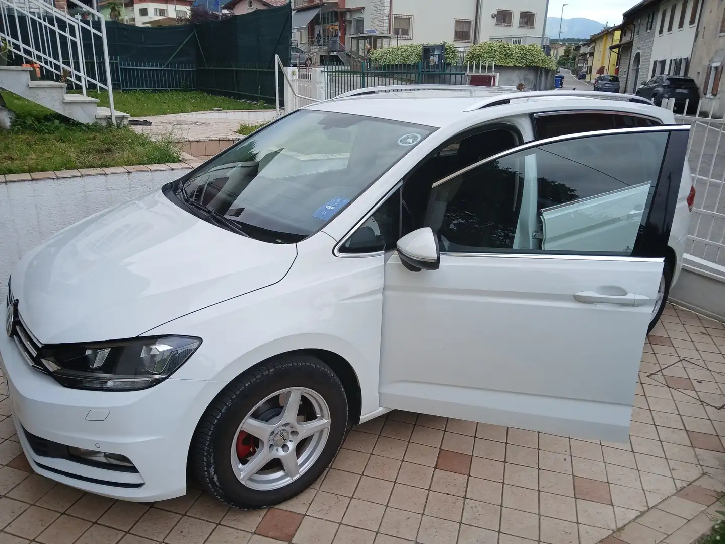 Volkswagen Touran 2.0 tdi Highline 170cv dsg dpf - 2