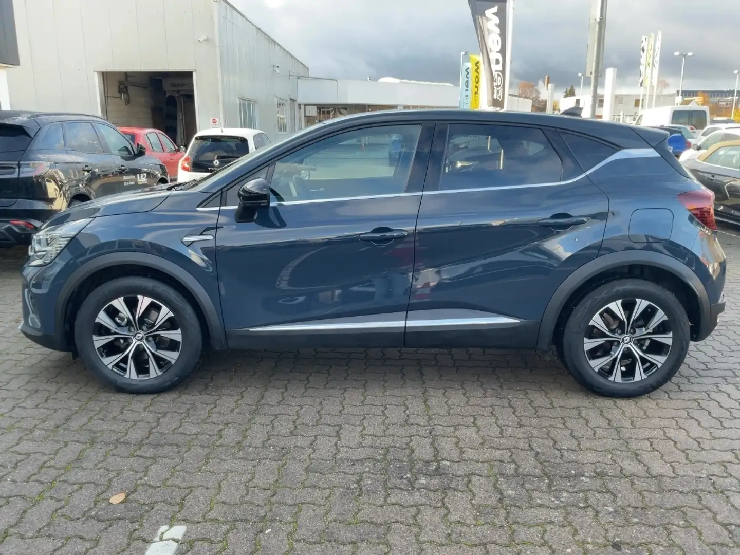 Renault Captur II Techno 1.6 E-Tech Plug-in Hybrid 160 Blau - 2