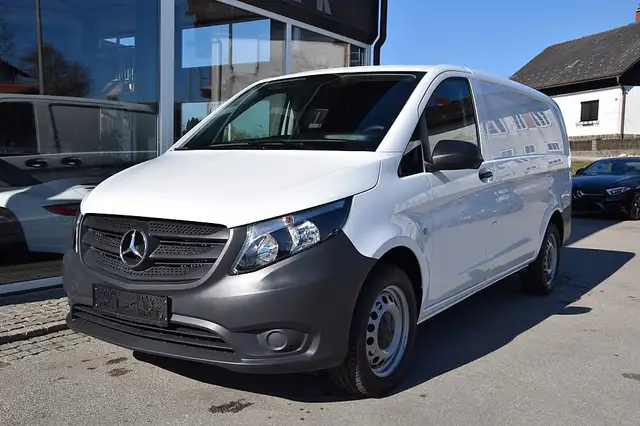 Mercedes-Benz Vito view 2