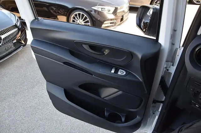 Mercedes-Benz Vito view 8