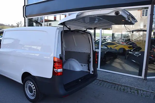 Mercedes-Benz Vito view 11