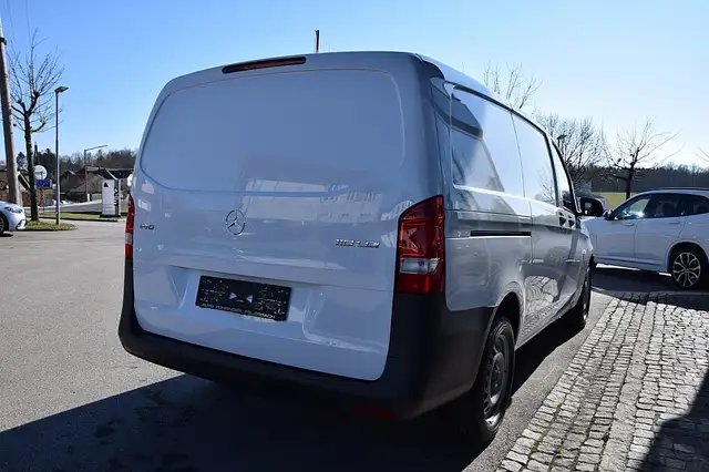 Mercedes-Benz Vito view 3