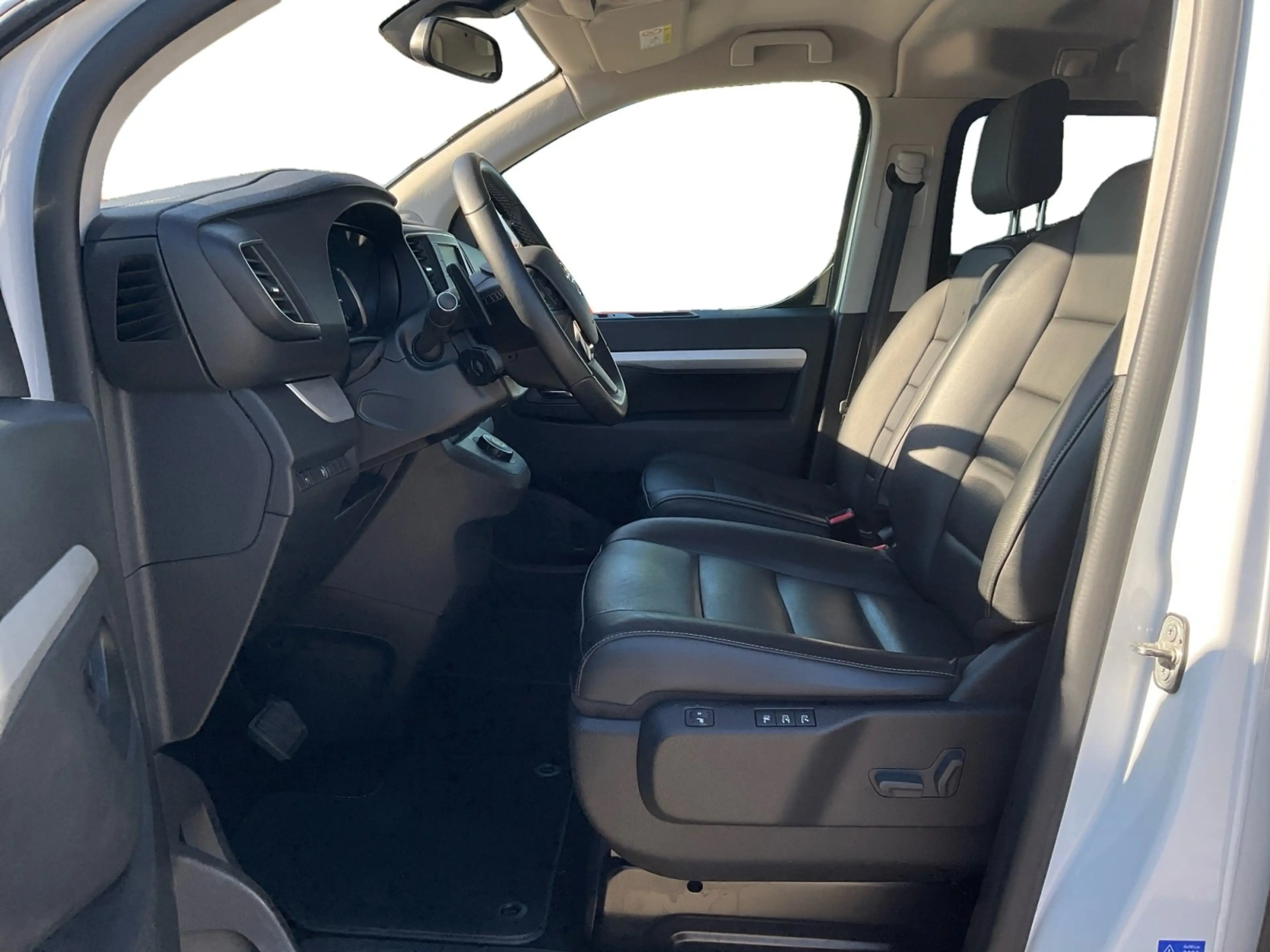 Opel Zafira Life 2.0 D (L2) Tourer VIP-Lounge mit Tisch — photo 11