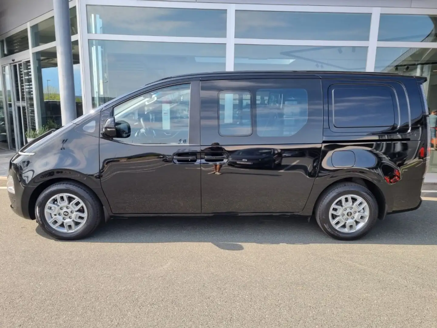 Hyundai STARIA Van HEV Doppelkabine 1.6 T-GDi HEV l5hv2-P1/2/4-O1/2/3 Schwarz - 2