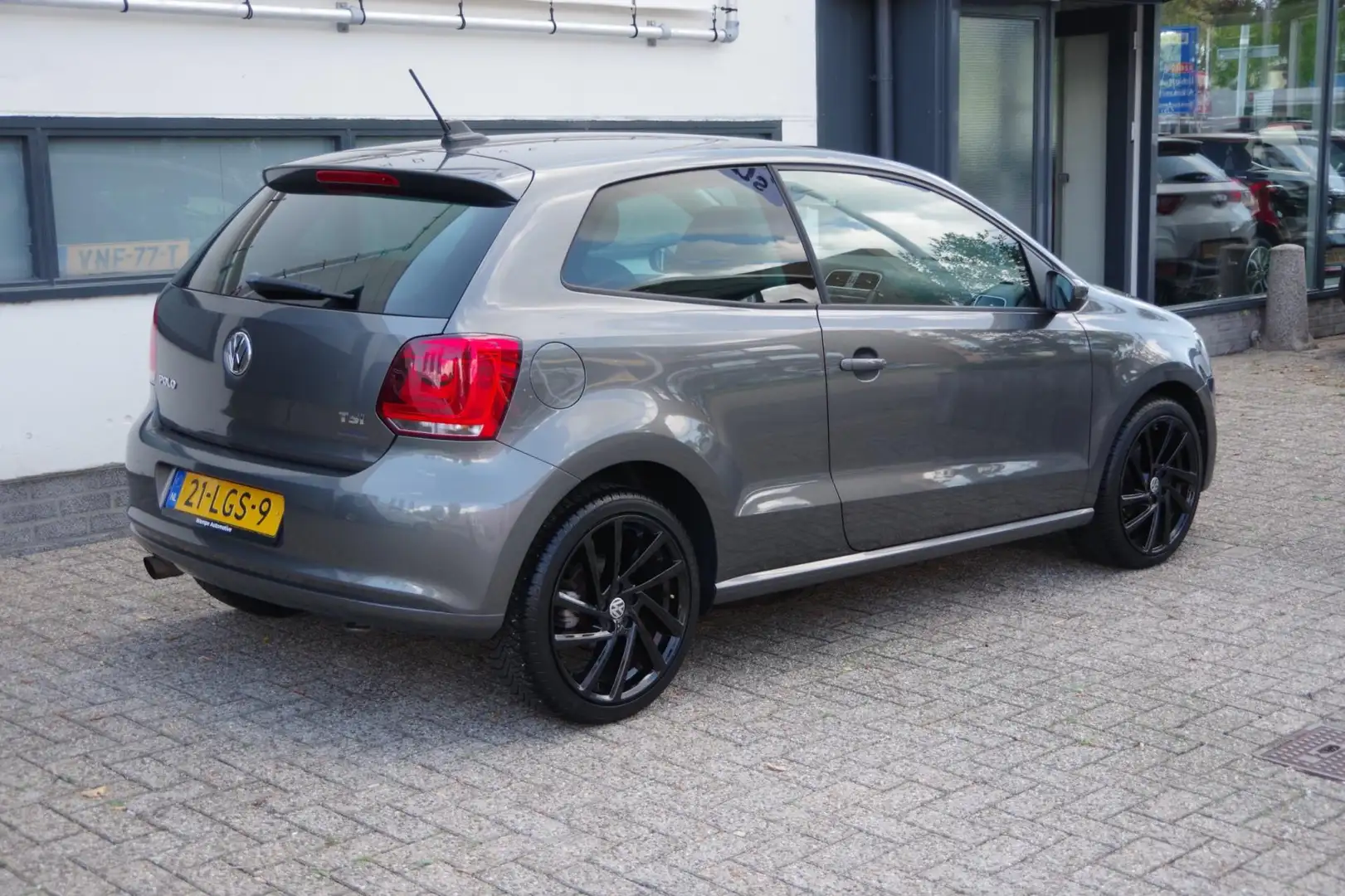 Volkswagen Polo 1.2 TSI Highline Gris - 2