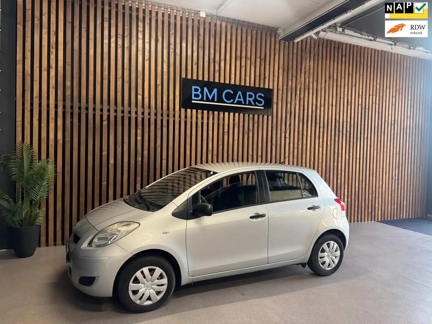 Toyota Yaris 1.0 VVTi Acces Airco, 1e Eig, Nieuwe APK Grau - 1