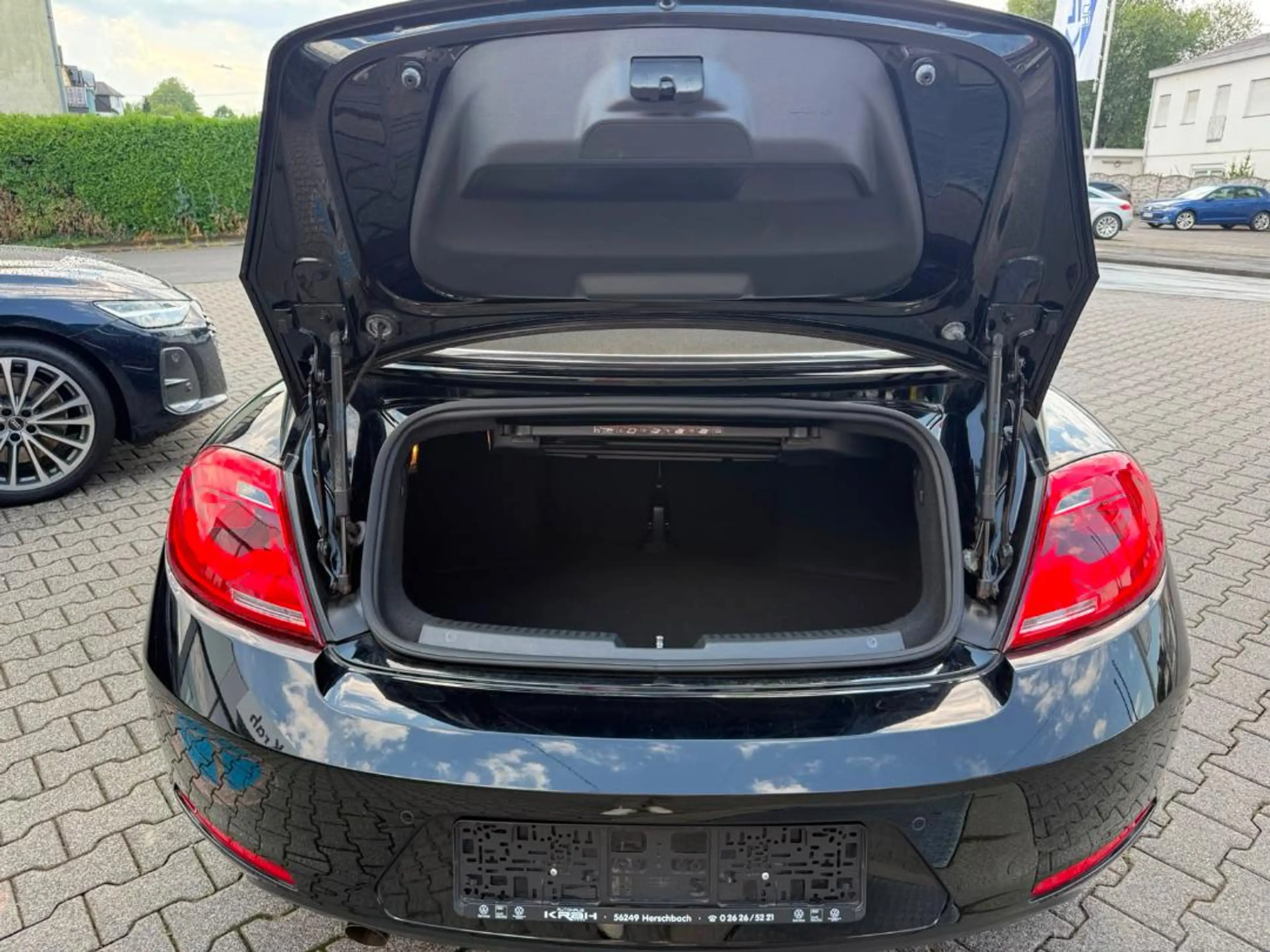 Volkswagen Beetle New Cabriolet CLUB — photo 8