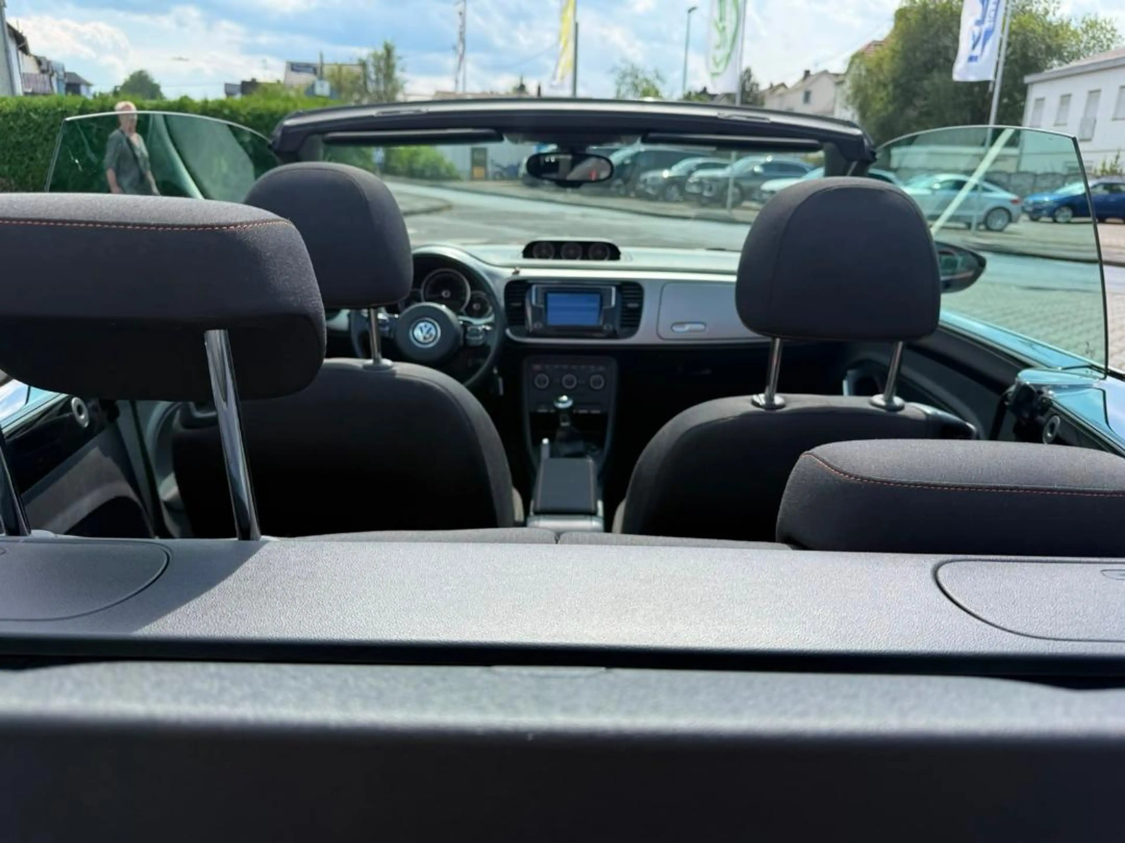 Volkswagen Beetle New Cabriolet CLUB — photo 12