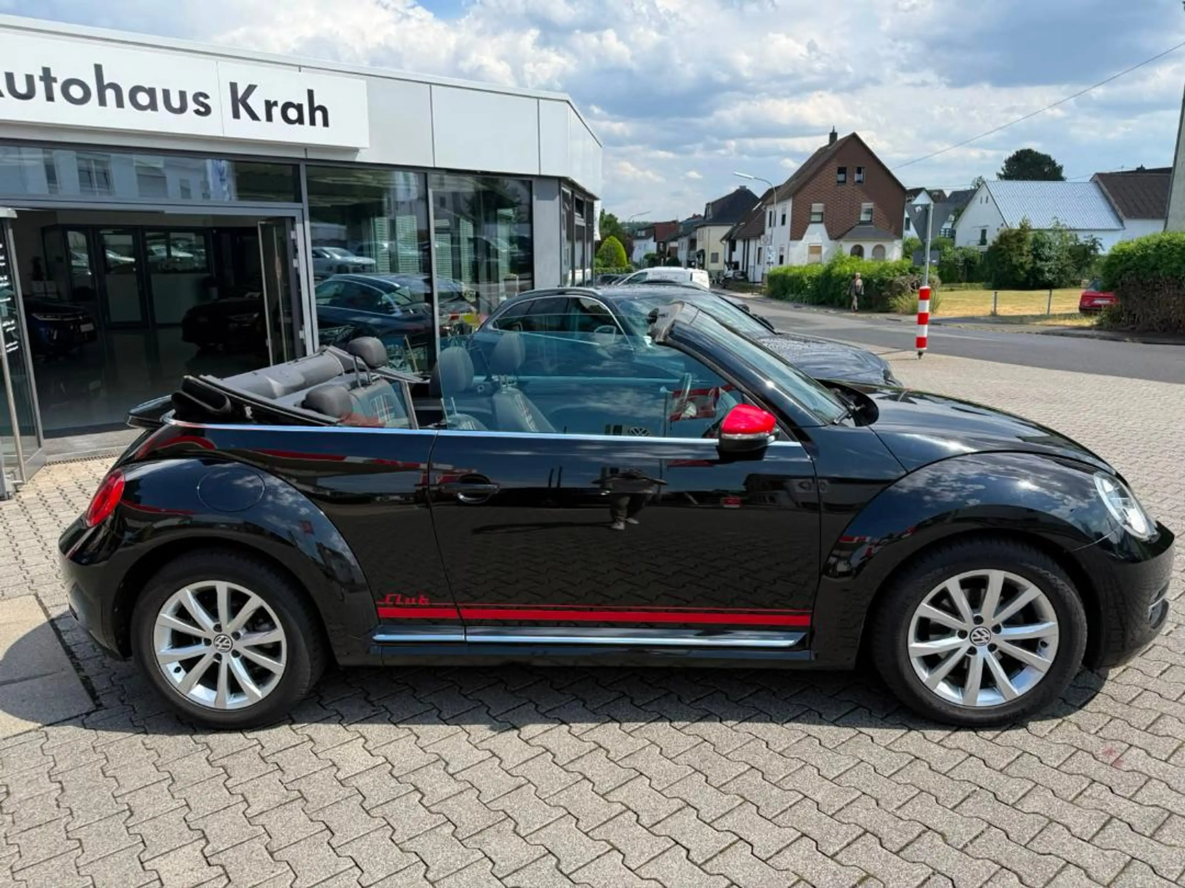 Volkswagen Beetle New Cabriolet CLUB — photo 4