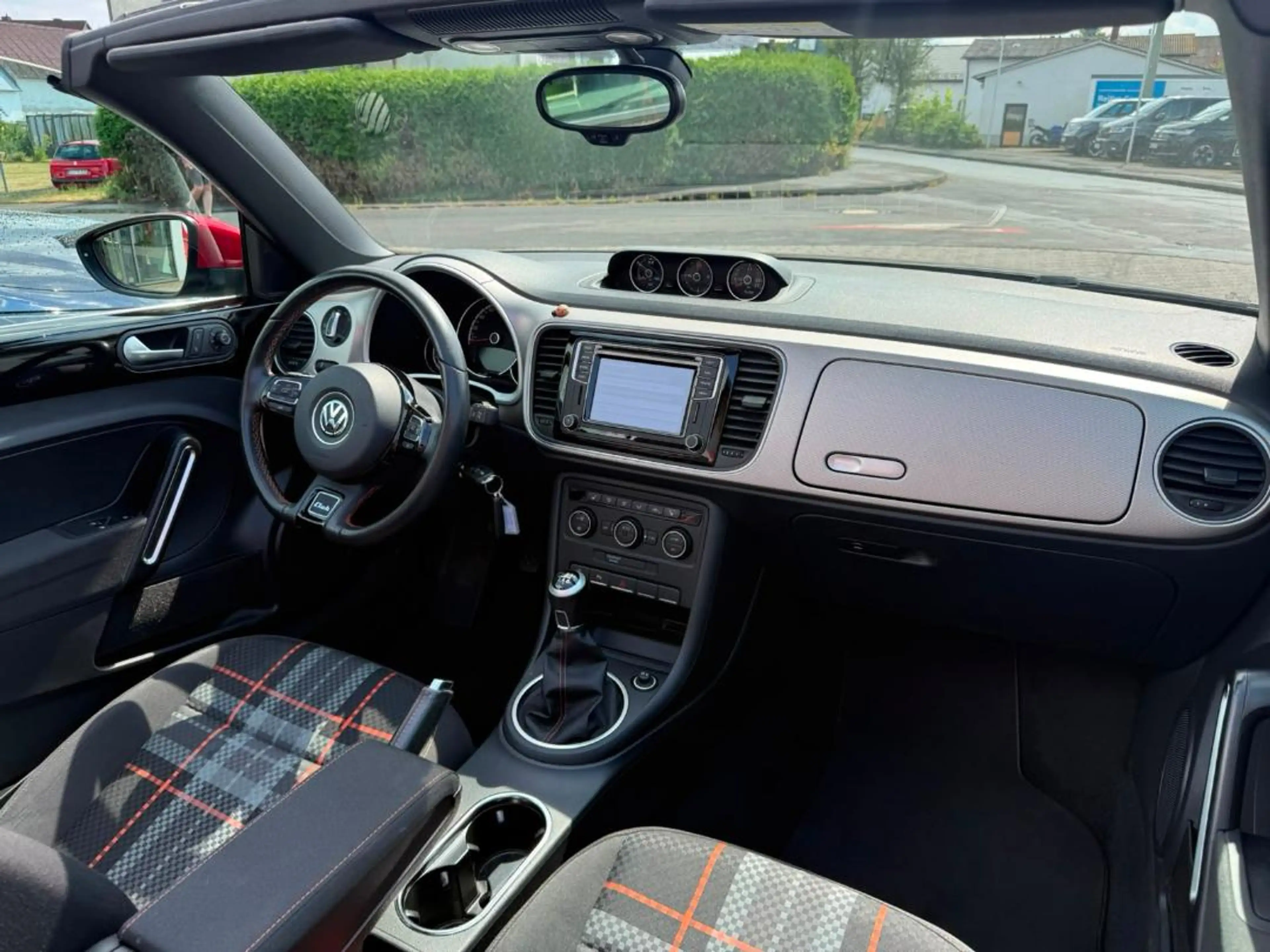 Volkswagen Beetle New Cabriolet CLUB — photo 15