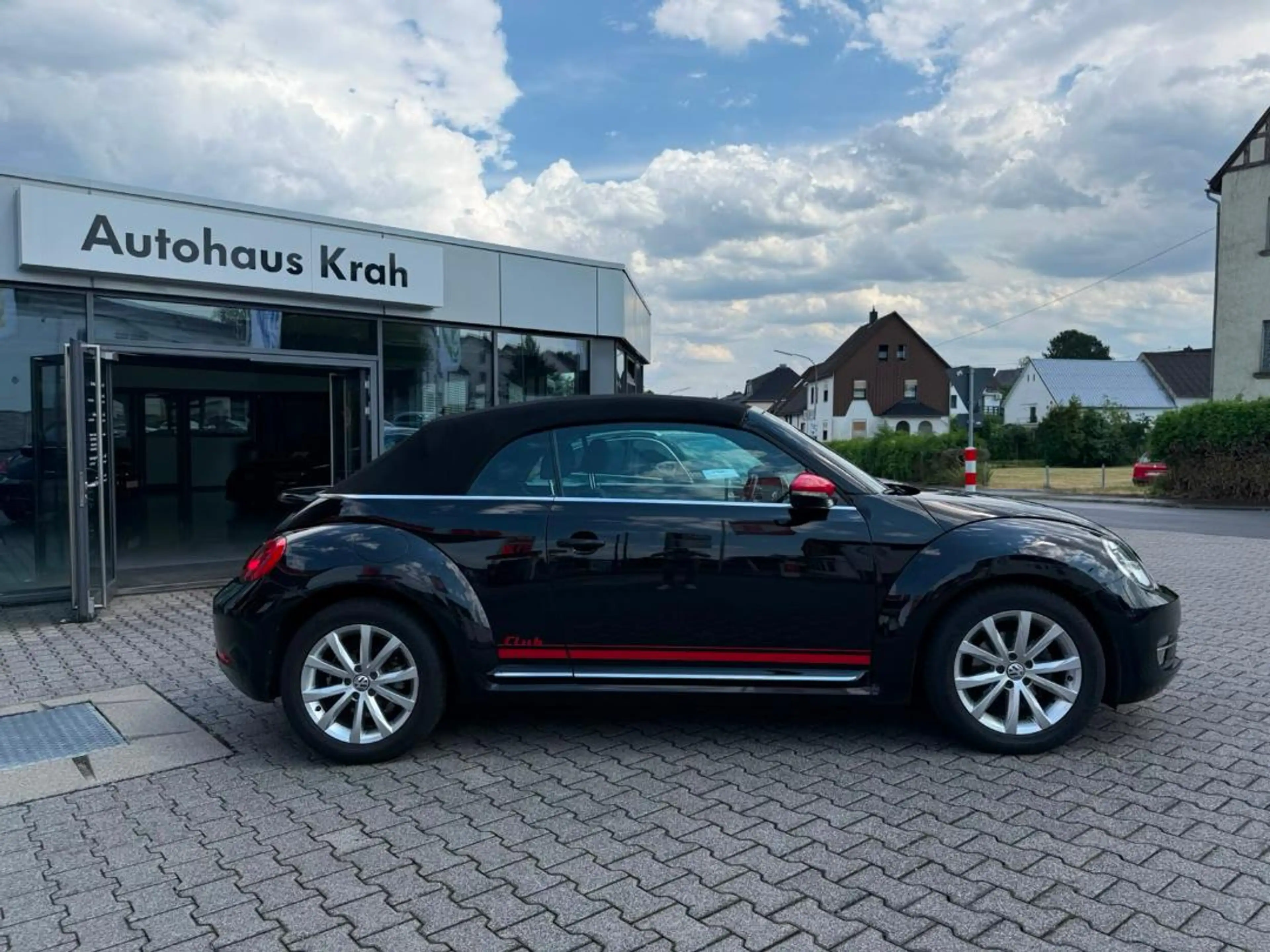 Volkswagen Beetle New Cabriolet CLUB — photo 2