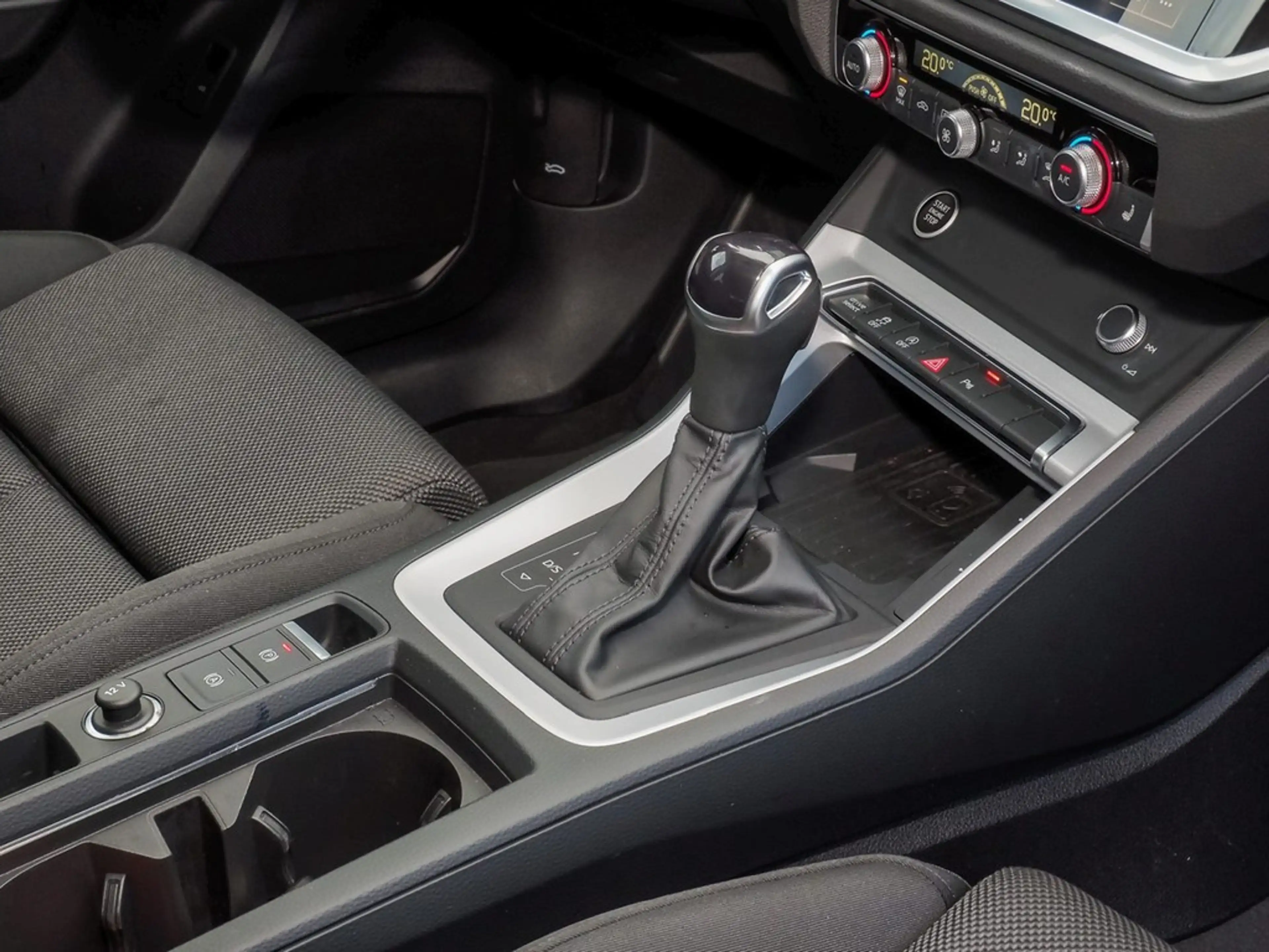 Audi Q3 Sportback 40 TFSI quattro S line PANO*R-CAM*LED... — photo 14